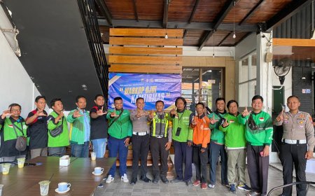 Operasi Keselamatan Semeru Polres Lamongan Ajak Ojol Jadi Pelopor Tertib Lalin