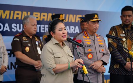 Hadiri Pelepasan 22 Kontainer Bantuan Kemanusiaan Korban Bencana Sumatra, Ketua Komisi IV DPR RI Apresiasi Polri
