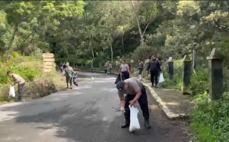 Gerakan Indonesia Asri, Polres Probolinggo Bersih - bersih Lokasi Wisata Bromo