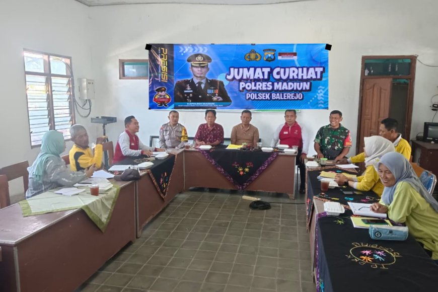 Dekatkan Diri dengan Masyarakat, Polsek Balerejo Gelar "Jumat Curhat" di Desa Gading