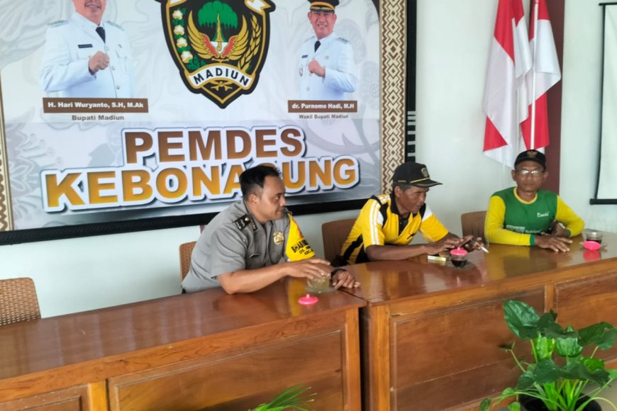 Antisipasi Cuaca Ekstrem, Bhabinkamtibmas Desa Kebonagung Polsek Balerejo Ingatkan Warga Kebonagung Waspada Banjir