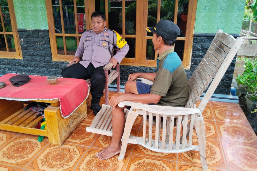 Hadir dan Bermanfaat: Bhabinkamtibmas Desa Simo Perkuat Sinergi dengan Tokoh Masyarakat