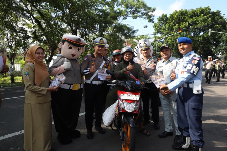 Polres Magetan Berbagi Bunga dan Es Krim di Operasi Keselamatan Semeru 2026