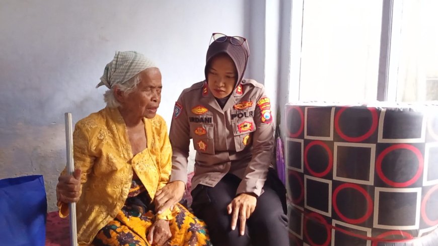 Polri Peduli : Polres Lumajang Salurkan Bantuan untuk Lansia Sebatangkara