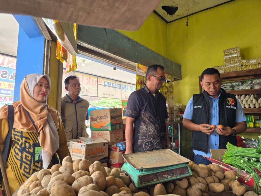 Antisipasi Kelangkaan Jelang Ramadhan, Satgas Pangan Polres Madiun Sidak Pasar Umum Caruban