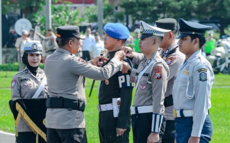 Kapolda Jatim Pimpin Apel Gelar Pasukan Pastikan Kesiapan Personel Operasi Ketupat Semeru 2026