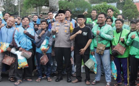 Sinergi Polres Bondowoso dan PKDI Hadirkan Senyum Ojol Saat Menjelang Berbuka