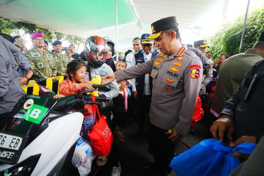 Tinjau Arus Balik di Pelabuhan Bakauheni, Kapolri Pastikan Pemudik Aman-Selamat Sampai Tujuan 