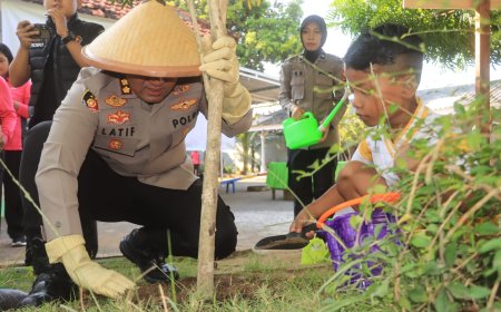 Gerakan Indonesia ASRI : Polres Probolinggo Gelar Aksi Penghijauan Pulihkan Lahan Kritis