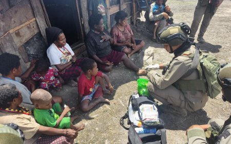 Satgas Damai Cartenz Laksanakan Patroli dan Layanan Kesehatan di Pengungsian Gigobak Sinak, Wujud Nyata Kepedulian kepada Warga