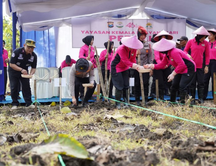 Polres Bojonegoro Sulap Lahan Kosong Jadi Kebun Jagung Wujudkan Swasembada Pangan
