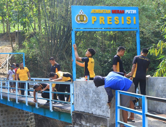 Polres Ngawi Rampungkan Perbaikan Jembatan Merah Putih Presisi di Blandongan
