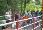 Polres Blitar Kota bersama Warga Bangun Jembatan Merah Putih Presisi Penggerak Ekonomi Desa