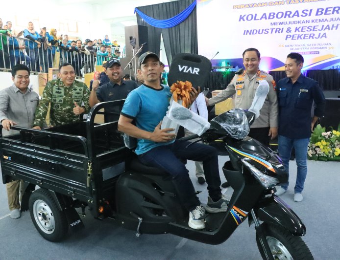 Peringatan May Day di Stadion Gejos Berjalan Kondusif, Kapolres Gresik Apresiasi Elemen Buruh