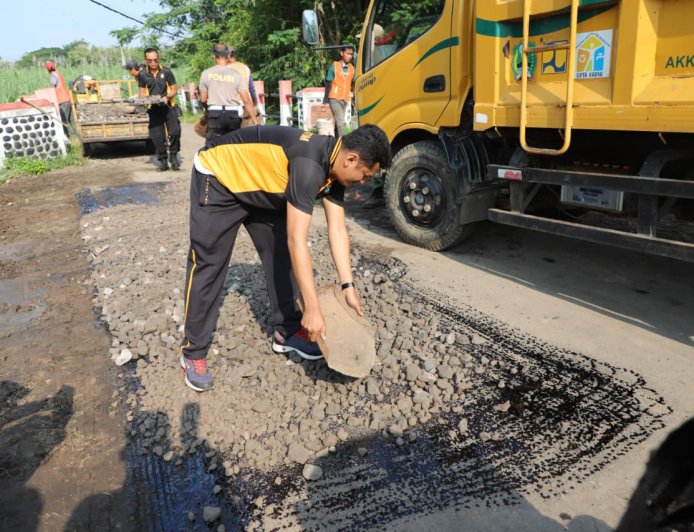 Polres Magetan Revitalisasi Jembatan Mangge untuk Masyarakat