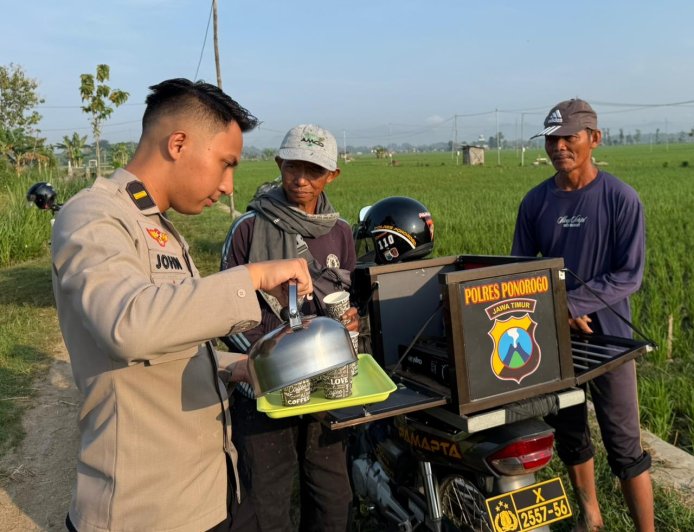 Wedangan Keliling : Cara Polres Ponorogo Edukasi Kamtibmas dan Sosialisasi Call Center 110