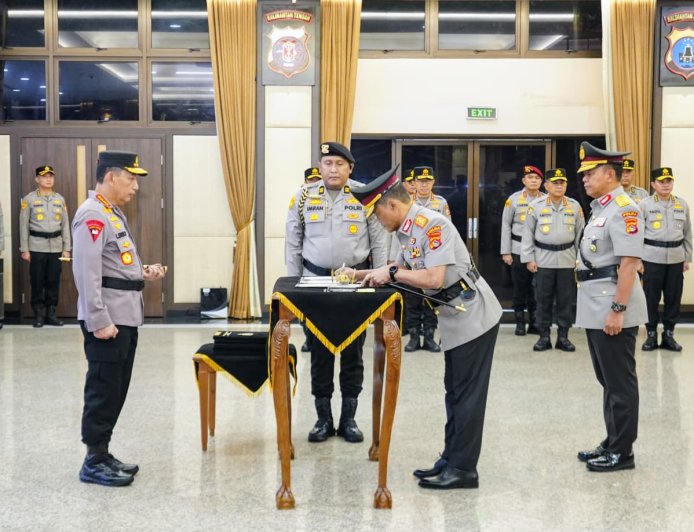 Kapolri Pimpin Pelantikan dan Sertijab Sejumlah PJU Mabes Polri dan Kapolda