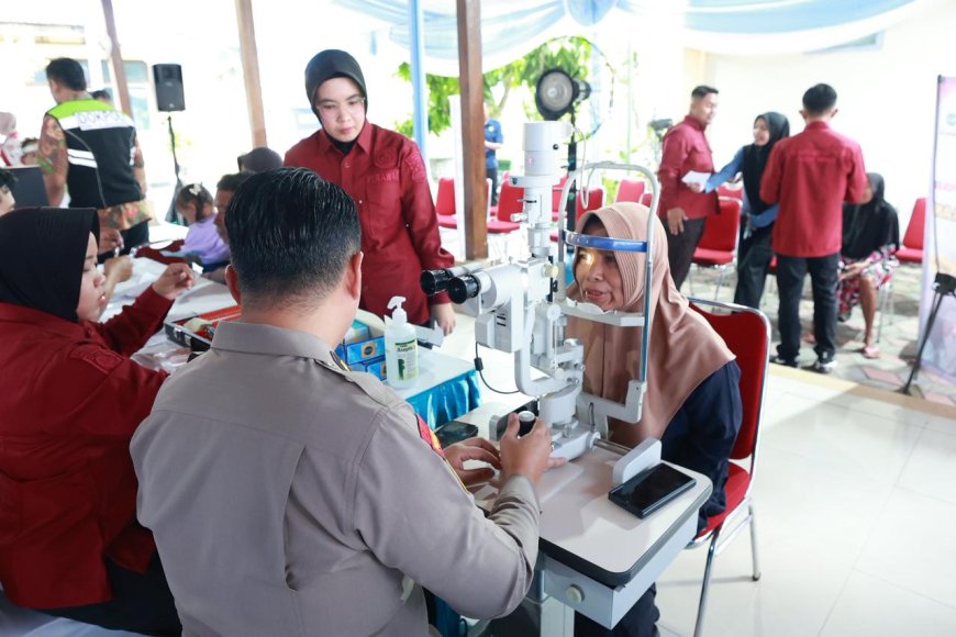 Polri Untuk Masyarakat : Polda Jatim Gelar Baksos dan Bakkes untuk Ribuan Warga di Nganjuk