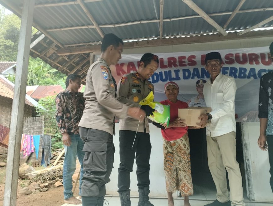 Polri Untuk Masyarakat : Kapolres Pasuruan Blusukan Salurkan Bansos untuk Warga
