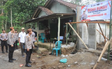 Hari Bhayangkara ke-80: Polres Probolinggo Turun ke Pelosok Desa Salurkan Bansos Bedah Rumah