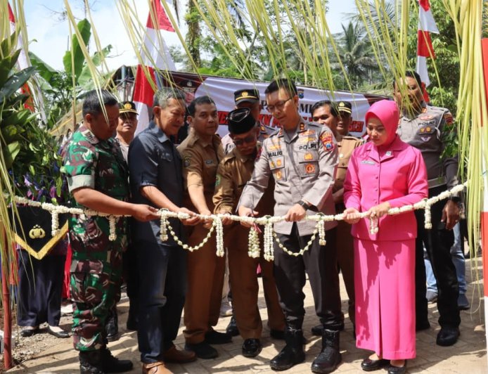 Polres Trenggalek Bangun Jembatan Merah Putih Presisi Penggerak Ekonomi Desa