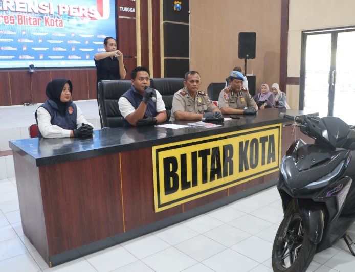Polres Blitar Kota Amankan Tiga Tersangka Perampasan Modus Jebak Korban Lewat Aplikasi Kencan