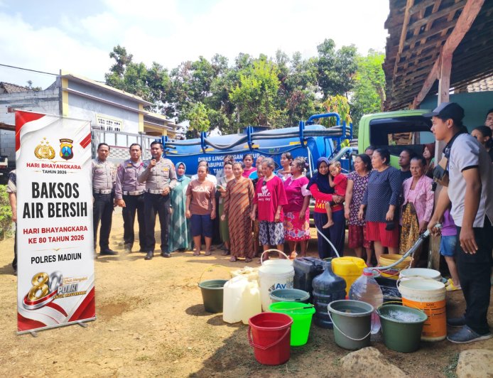 Dalam Rangka Hari Bhayangkara ke-80, Satlantas Polres Madiun Salurkan Bantuan Air Bersih di Desa Batok