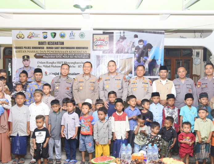 Hari Bhayangkara ke - 80 Polres Bondowoso Gelar Khitan Massal dan Cek Kesehatan Gratis