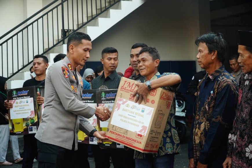 Hari Bhayangkara ke-80, Polres Ponorogo Salurkan Ratusan Paket Bansos Untuk Masyarakat