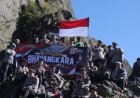 Polres Blitar bersama Komunitas Pecinta Alam Peringati Hari Bhayangkara ke-80 di Gunung Kelud