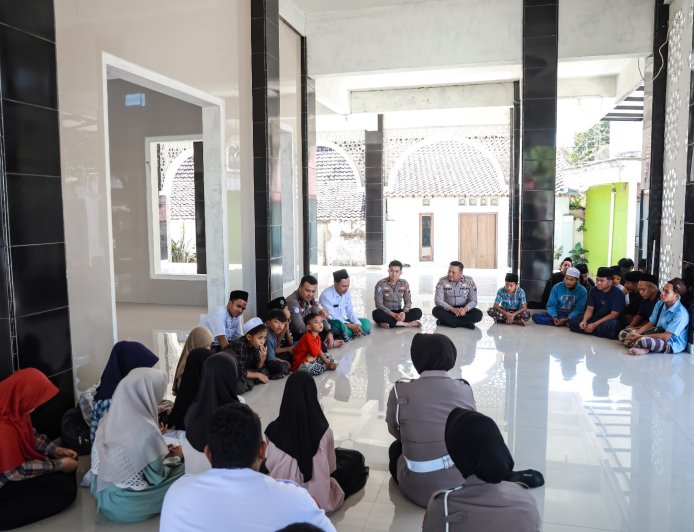 Hari Bhayangkara ke - 80 Polres Jember Salurkan Bantuan untuk Yayasan Yatim Piatu