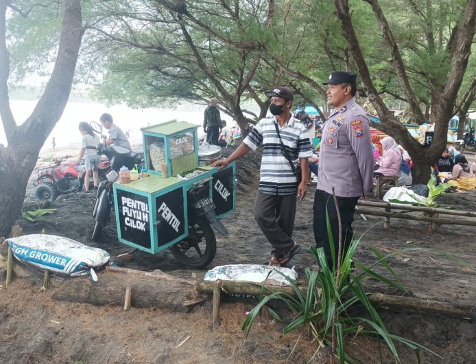 Layanan Pengamanan Polres Blitar Patroli Dialogis di Wisata Pantai Serang