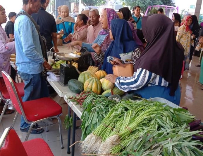 Polres Pelabuhan Tanjungperak Gelar Gerakan Pangan Murah Hasil Panen Lahan Ketahanan Pangan