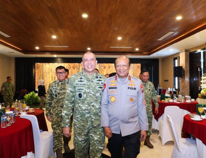 Kapolda Jatim dan Pangdam V/Brawijaya Perkuat Sinergi "Jogo Jatim" Demi Stabilitas dan Kesejahteraan Masyarakat